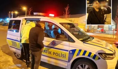 Pişkin sürücü ehliyetine el konulunca araç başında içmeyi sürdürdü