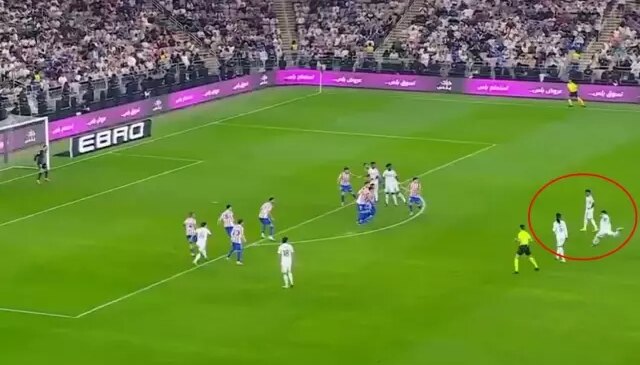 Real Madrid’in yıldızından Atletico Madrid ağlarına 30 metreden füze