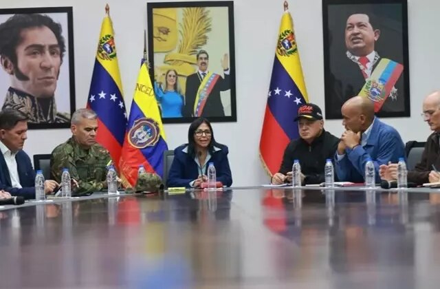 Rodriguez’den ilk kararname: ABD’ye destek verenler tutuklanacak