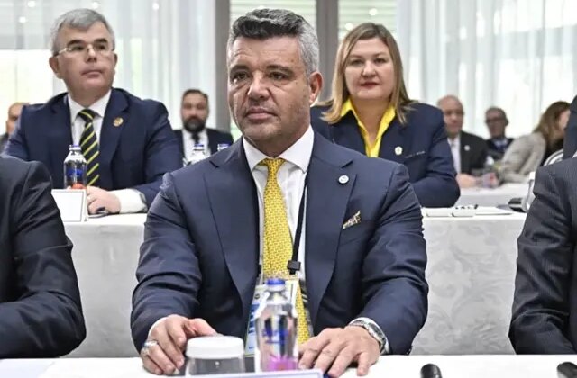 Sadettin Saran’ın kürsüde söyledikleri alkış tufanı kopardı