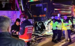 Sakarya’da 1’i yolcu otübüsü 4 aracın karıştığı zincirleme kaza: 1 ölü, 27 yaralı