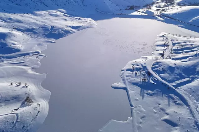 sivas ta yildiz goleti nin yuzeyi buz tuttu 19425139 1771 o