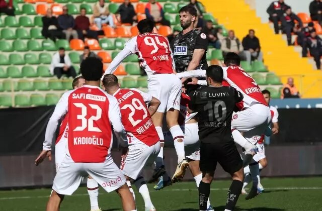 4 gollü süper maçta kazanan çıkmadı