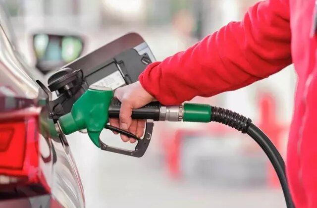 Tabela değişti! Akaryakıta önce zam sonra indirim geldi