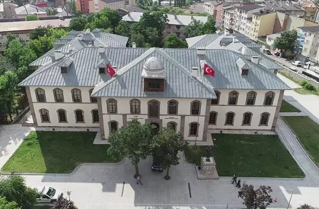 Tarihi kongre binası kapatıldı! Deprem olursa 6 saniyede göçebilir