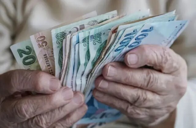 TBMM’den geçti! En düşük emekli aylığı 20 bin lira oldu