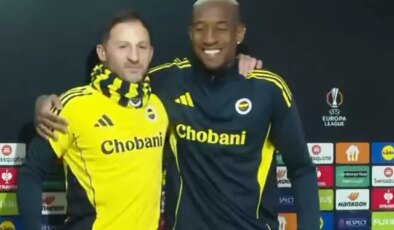 Tedesco’dan basın toplantısına damga vuran hareket