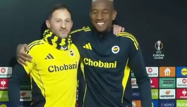 Tedesco’dan basın toplantısına damga vuran hareket