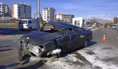 Telefonla uğraşırken takla atan otomobilden yara almadan kurtuldu