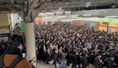 Tokyo’da elektrik kesilince ulaşım felç oldu! Binlerce kişi istasyonda sıkıştı
