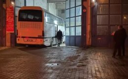 Feci ölüm! Tamir etmeye çalıştığı otobüsün altında kaldı