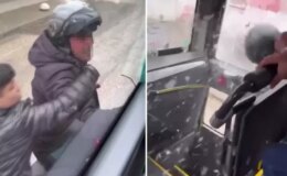 Trafikte tartıştığı servis aracının camını kaskıyla kırdı