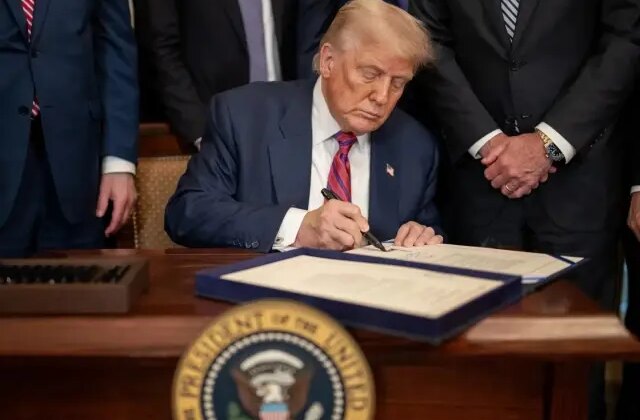 Trump, Küba’ya petrol satan ülkeleri tehdit etti