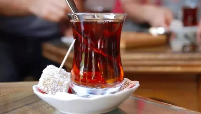 Türkiye’nin “çay tiryakisi” şehri belli oldu! Karadeniz illerini solda sıfır bıraktı
