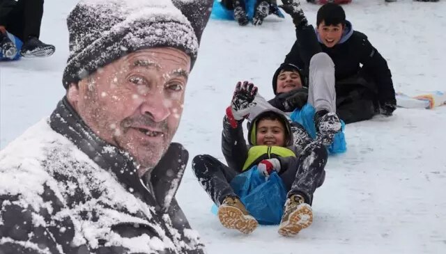 Türkiye’nin yarısında okullar tatil! Gözler İstanbul’dan gelecek kararda