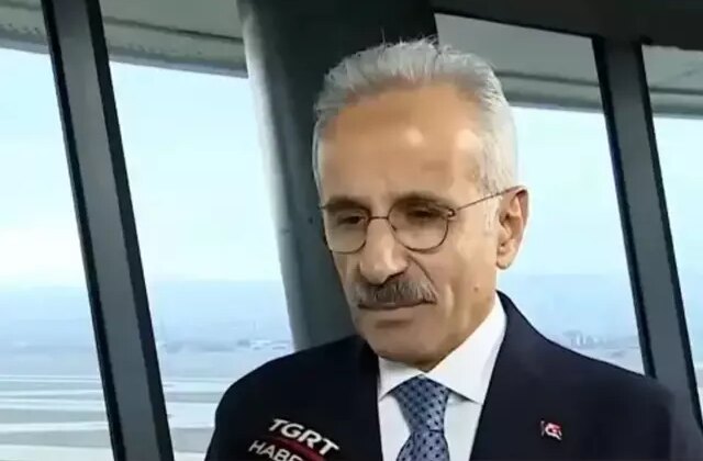 Ulaştırma ve Altyapı Bakanı Abdulkadir Uraloğlu canlı yayında rahatsızlandı