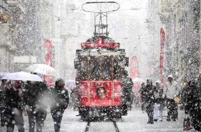 Valilik açıkladı! İstanbul’da kar yağışı etkisini sürdürmeye devam edecek
