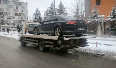 DEM Partili belediye başkanının resmi makam aracına haciz