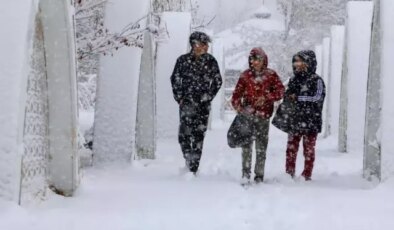 Yağışlı hava ülkeyi esir aldı! Çok sayıda kentte eğitime kar arası