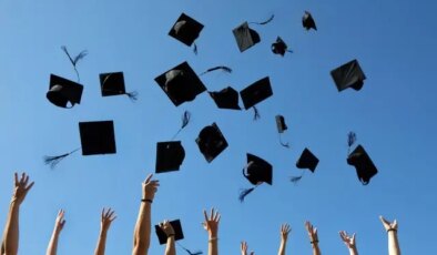 Yaz tatili 1 aya, üniversite eğitimi 3 yıla iniyor! Hangi bölümlerde uygulanacağı da belli