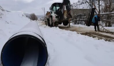 Yazın 50 dereceyi gören ilçede 1 metre kar var