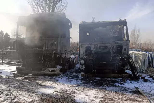 yediemin otoparkinda alkol yuklu tirlar yandi 19435954 6176 o