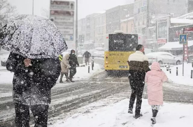 Yeni kar yağışı geliyor! Öğrenciler okula başlamadan tatil ilan edilebilir