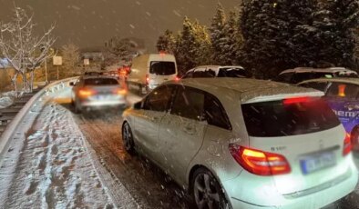 Yıllar sonra bir ilk! İstanbul yeni yıla karla girdi