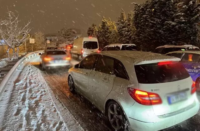 Yıllar sonra bir ilk! İstanbul yeni yıla karla girdi