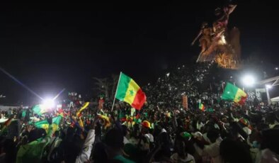 Yıllarca unutulmayacak final! Son düdükle birlikte tüm ülke sokağa döküldü