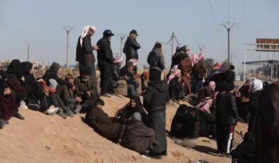 Terör örgütünden temizlenen bölgeye koştular! Evlatlarını bekleyenler var