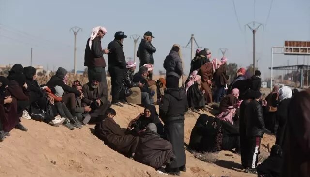 Terör örgütünden temizlenen bölgeye koştular! Evlatlarını bekleyenler var