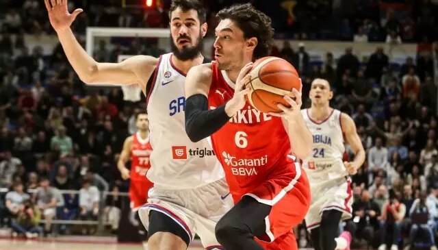 12 Dev Adam Sırbistan deplasmanından zaferler dönüyor