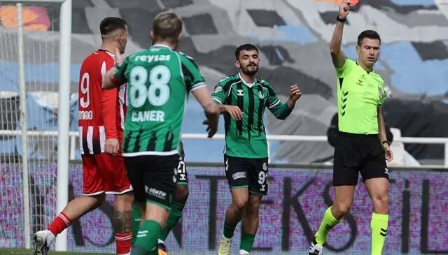 12 maçta 4 kırmızı kart gören Caner Erkin’i şoke eden karar