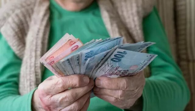 17 milyon emeklinin gözü bu rakamda! İşte masadaki zam oranı