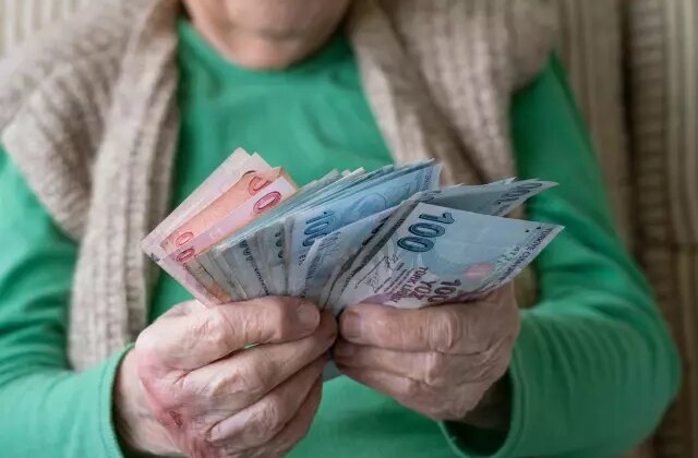 17 milyon emeklinin gözü bu rakamda! İşte masadaki zam oranı