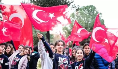 2025-2026 eğitim-öğretim yılının ikinci dönemi ‘Bayrak Sevgisi’ ile başladı