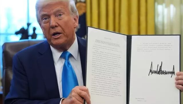 3 gün sonra başlıyor! Trump dünyaya savaş açan imzayı attı
