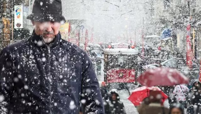 3 ile kuvvetli kar uyarısı! Meteoroloji İstanbul için de tarih verdi