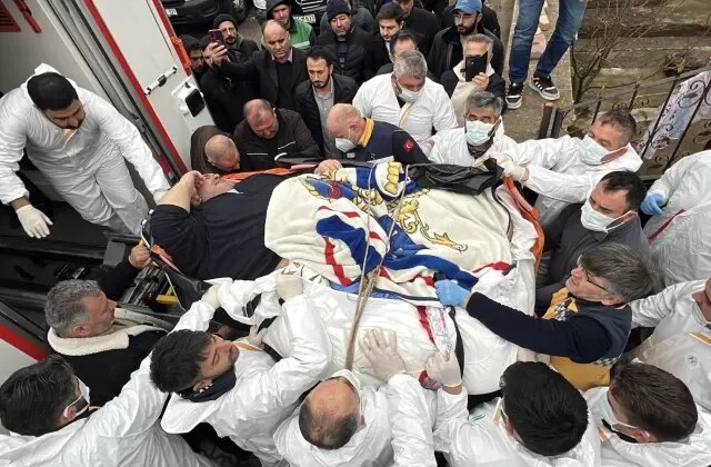 300 kilo adamı duvarı kırıp özel ekiple evden çıkardılar! Her şey 12 yıl önce başlamış