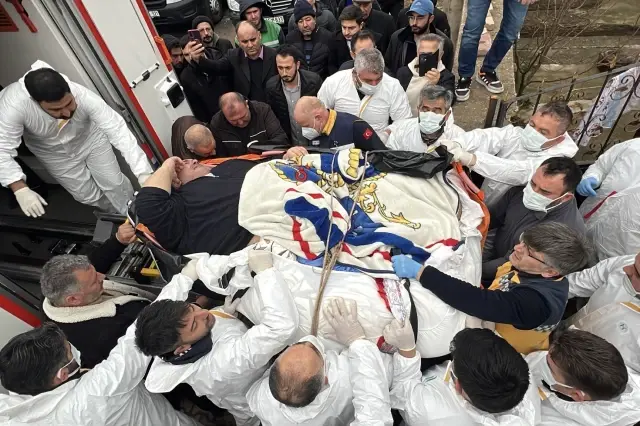 300 kilo adami duvari kirip ozel ekiple evden 19563375 7883 o