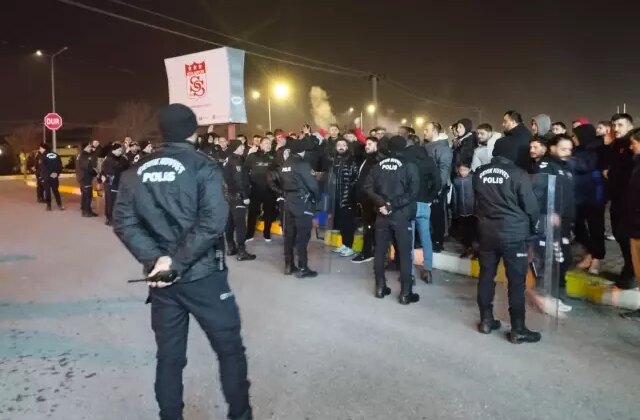 -40 puanlı takımı yenemeyince soluğu tesislerde aldılar