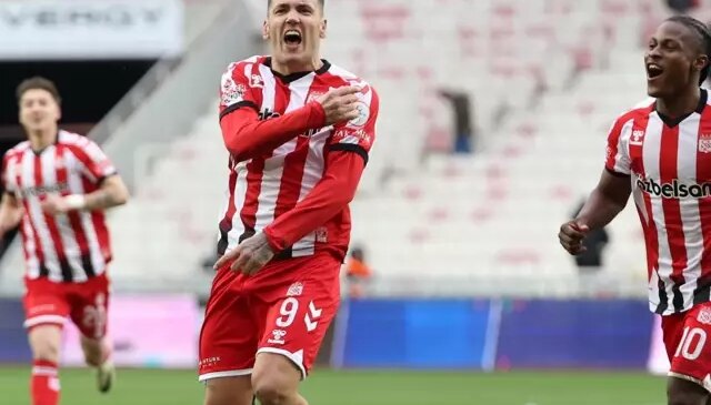 6 gollü nefes kesen düello! Sivasspor galibiyeti 90+6’da kaçırdı