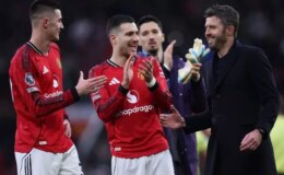 6 maçta 1 kez kazanan Manchester United’ın başına geçti, 3’te 3 yapıp gönülleri fethetti