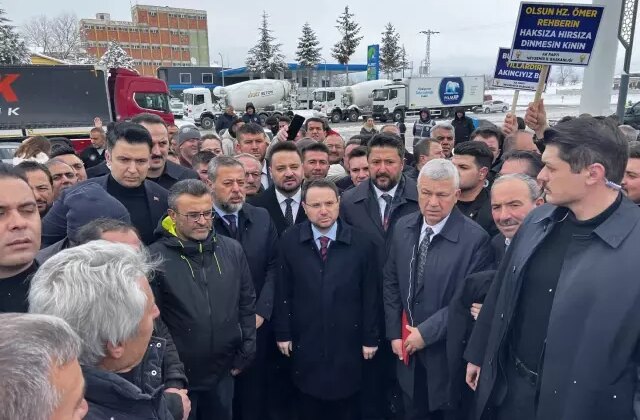 Bakan Gürlek memleketinde davul ve zurnayla karşılandı