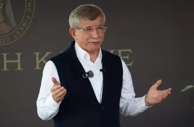 Ahmet Davutoğlu: Açık söyleyeyim maddi sıkıntılar yaşıyorum