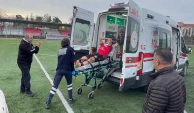 Amatör maçta saha karıştı: Bir futbolcu hastaneye kaldırıldı, 11 kırmızı kart çıktı