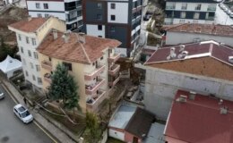 Ankara’nın Gölbaşı ilçesinde istinat duvarının çökmesi nedeniyle 5 apartman tahliye edildi