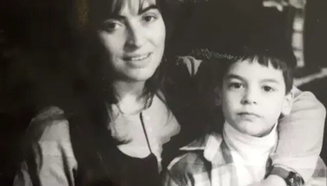 Annesi vefat etmişti: Akın Akınözü’nden duygulandıran Sevgililer Günü paylaşımı