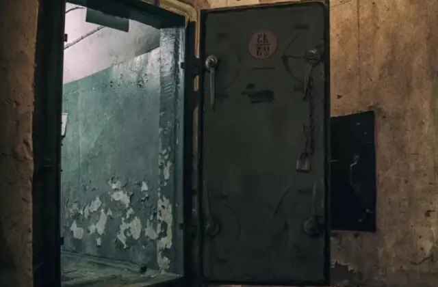 Annesinin cesedini yıllarca bodrumda saklayıp emekli maaşını yedi